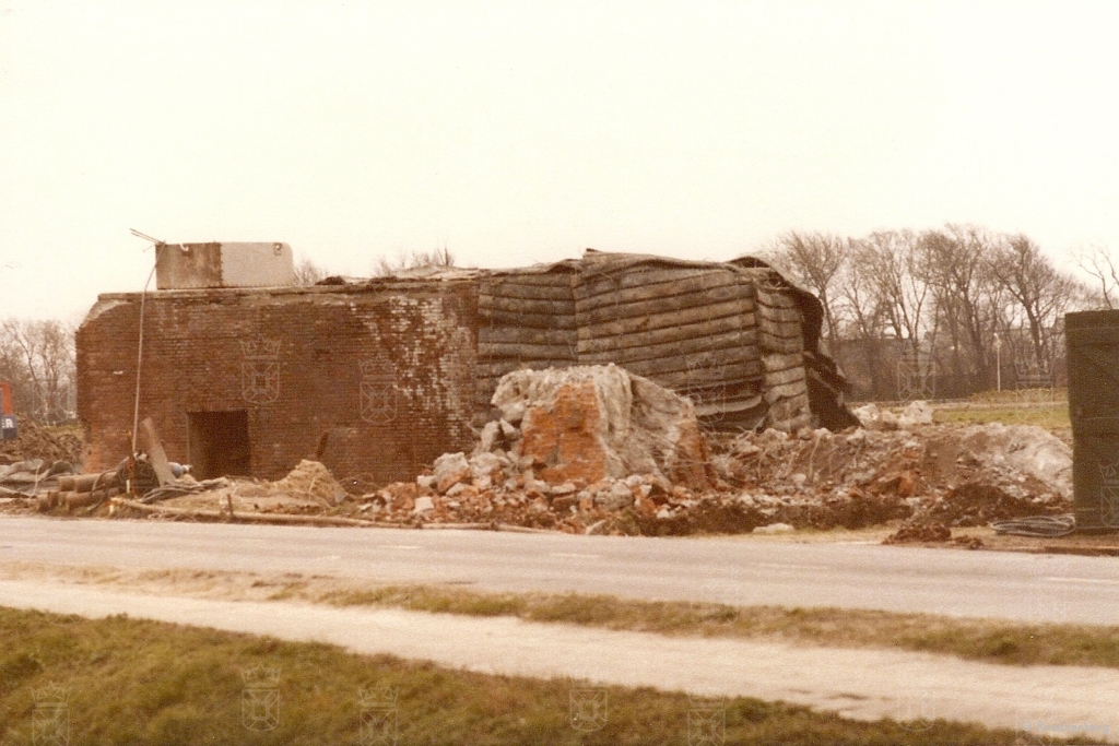 Het slopen van de 668 aan de Krom in 1978.