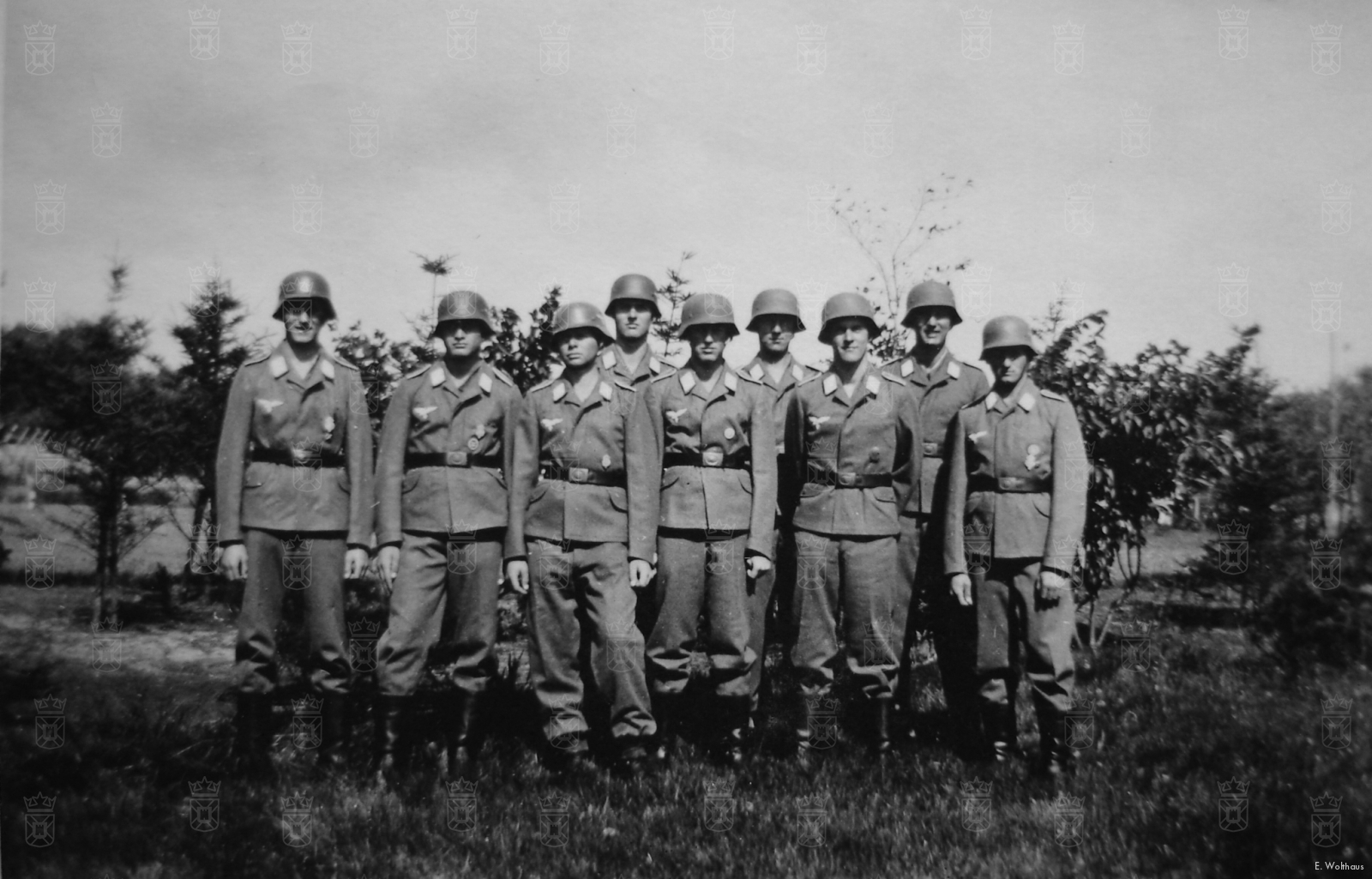 Rekruten van de 21e Gruppe Hermann Göring bij de barakken aan de Wassenaarseweg. 