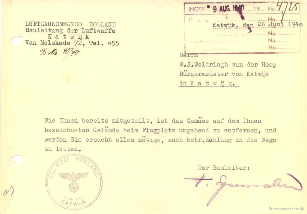 Brief van de Bauleitung der Luftwaffe Katwijk aan de burgemeester over de stukken land rondom het vliegveld.