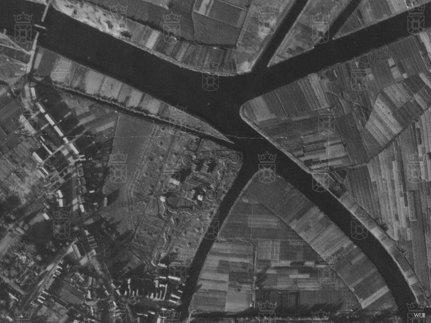 Stelling Rijnsburg op een luchtfoto uit september 1944.