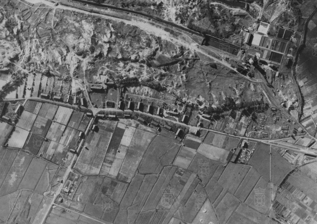 Het barakkenkamp aan de Wassenaarseweg vanuit de lucht op 10 september 1944.