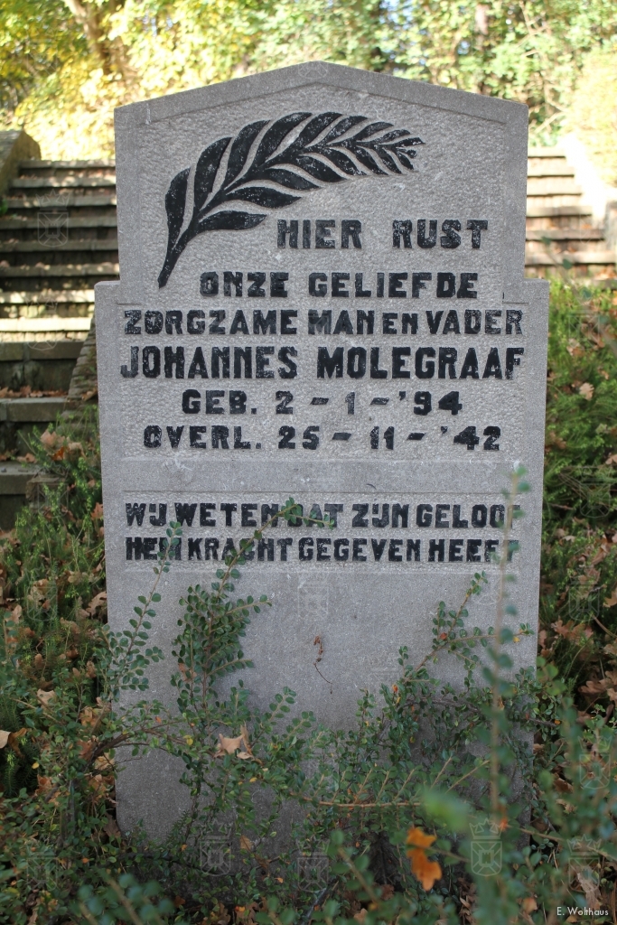 Het graf van Johannes Molegraaf op de begraafplaats aan de Oude Zeeweg in Noordwijk.