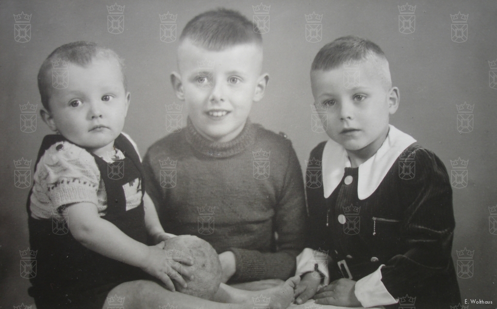 De jongens van het gezin Wolthaus anno 1943, v.l.n.r. Johan, Piet en Albert. 