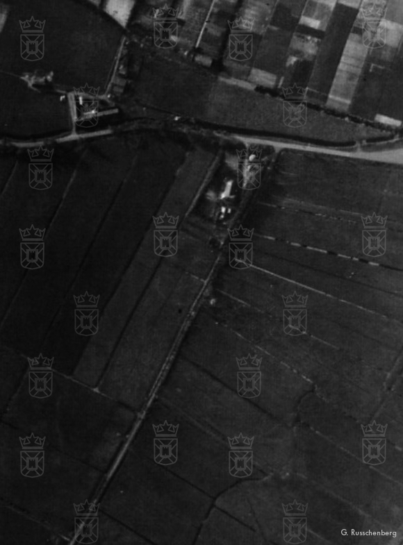 Een vooroorlogse luchtfoto, met rechts de Albertushof.