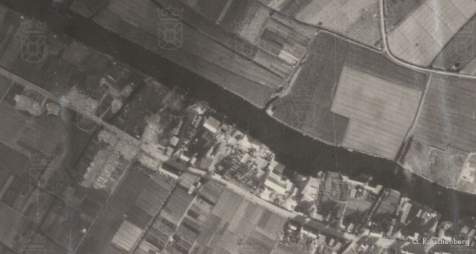 Op deze luchtfoto van september 1944 is de afbraak links goed te zien. Rechts het centrum van Valkenburg.